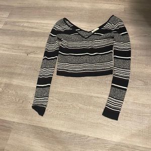 its a cute night out shirt and its not itchy